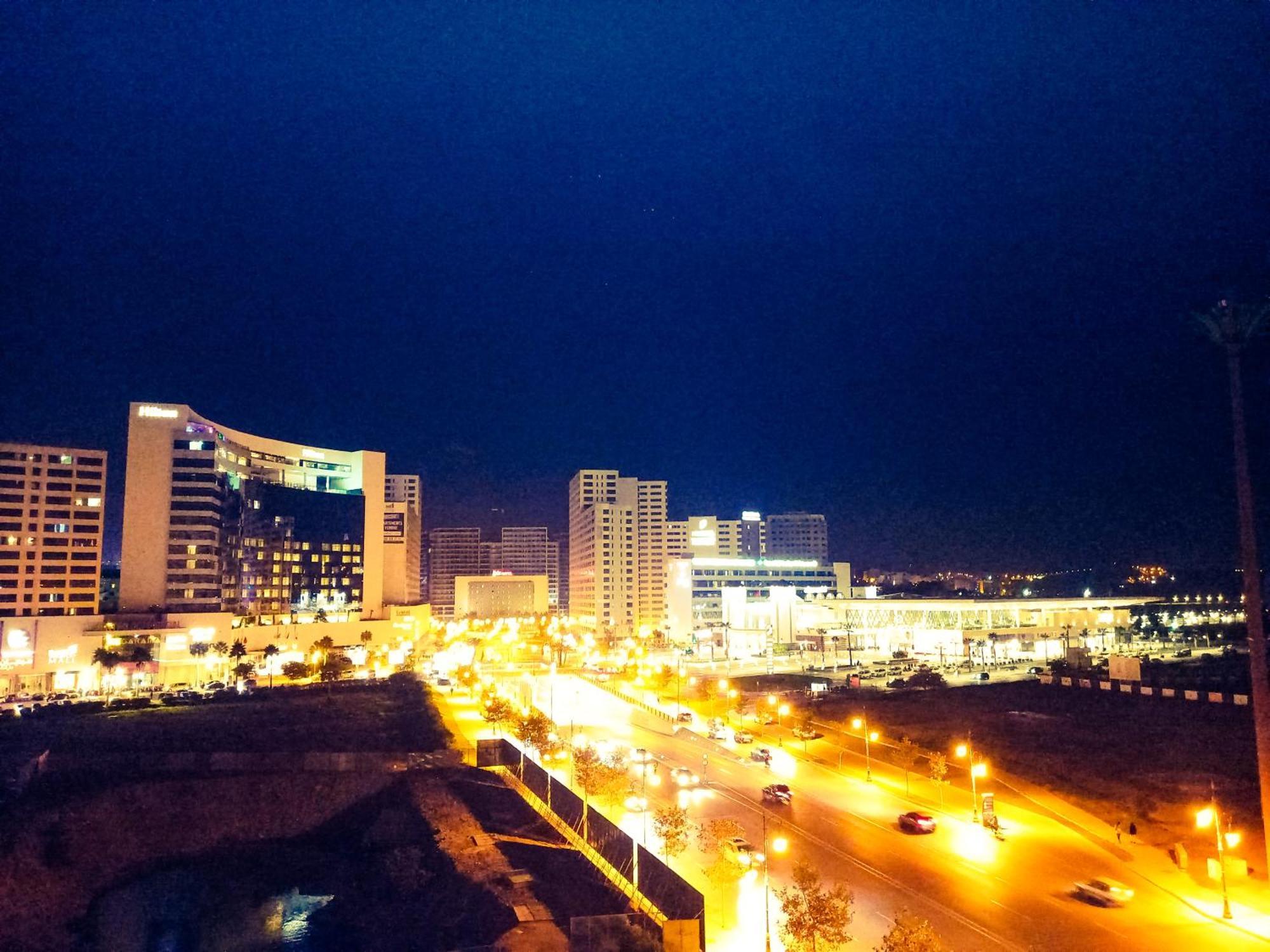 Moderne Appartement Au Plein Centre-Ville En Face Hilton & La Gare De Train Tgv Avec Climatisation แทนเจียร์ ภายนอก รูปภาพ